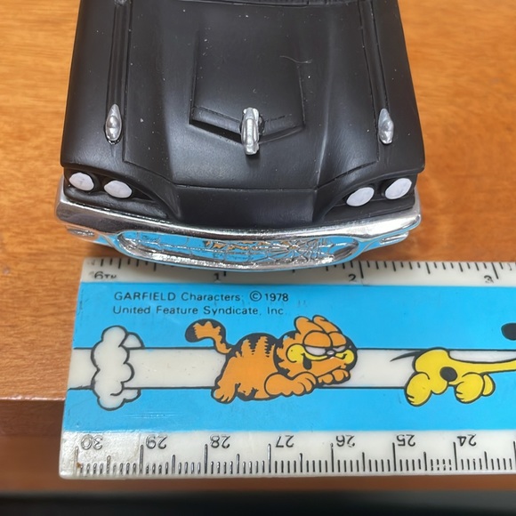 Mistress of the Dark Elvira’s Macabre Mobile Figurine - Picture 11 of 12